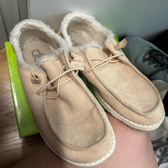 hey dude fuzzy shoes womens